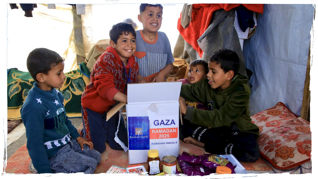 "Pacchi Ramadan distribuiti ai bambini a Gaza"