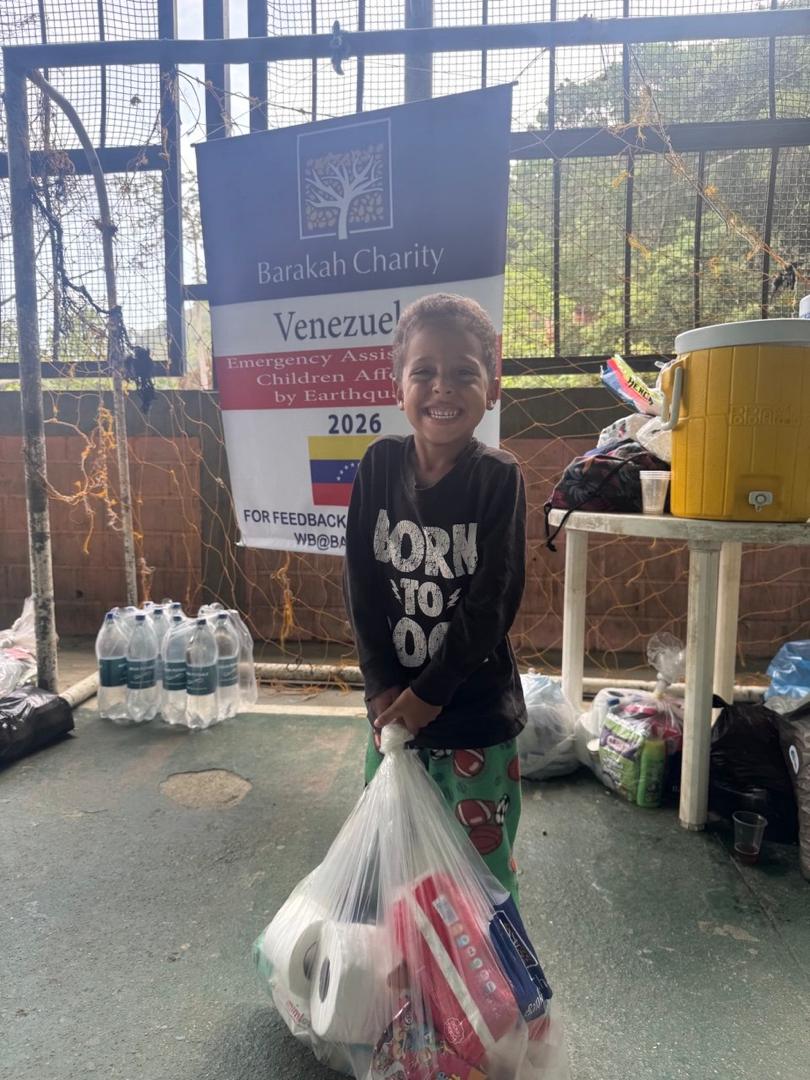Rettungskräfte suchen in den gewaltigen Trümmern eines nach einem Erdbeben in Venezuela schwer eingestürzten mehrstöckigen Wohngebäudes.