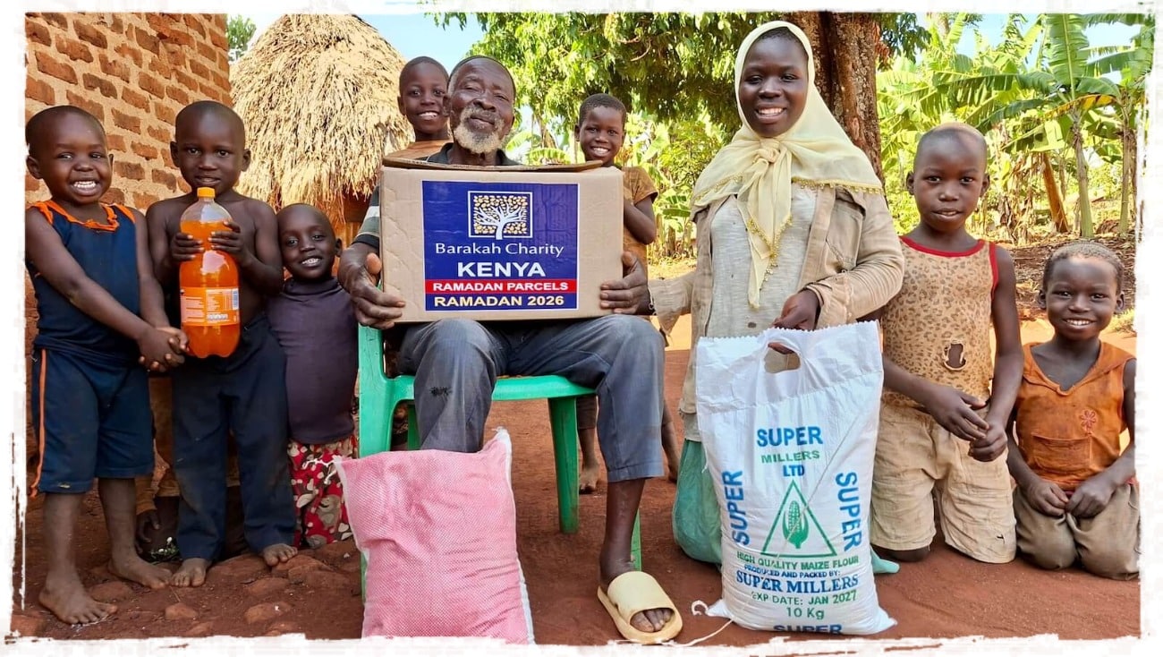 Ramadan 2027: famiglia in Kenya riceve pacchi alimentari di Barakah Charity